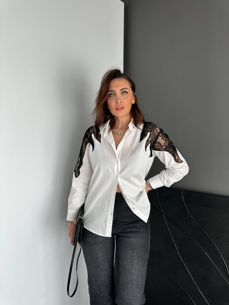 Beyaz Omuz Ve Sırtı Dantelli Gömlek