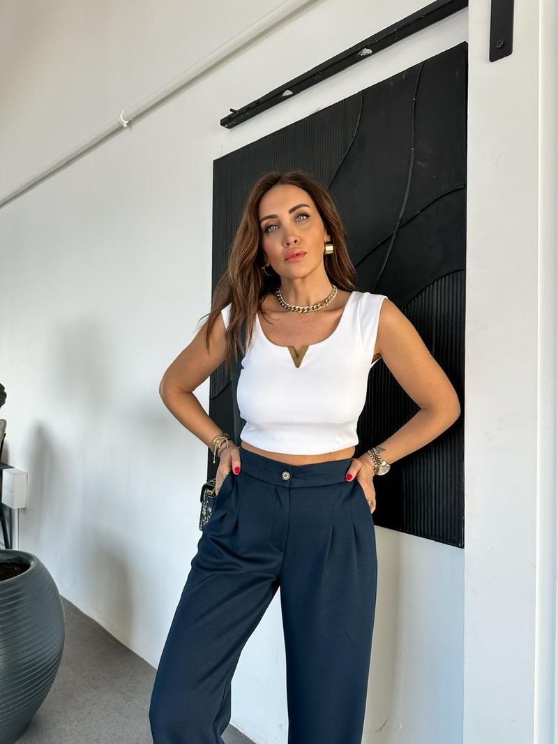 Beyaz V Aksesuarlı Tshirt