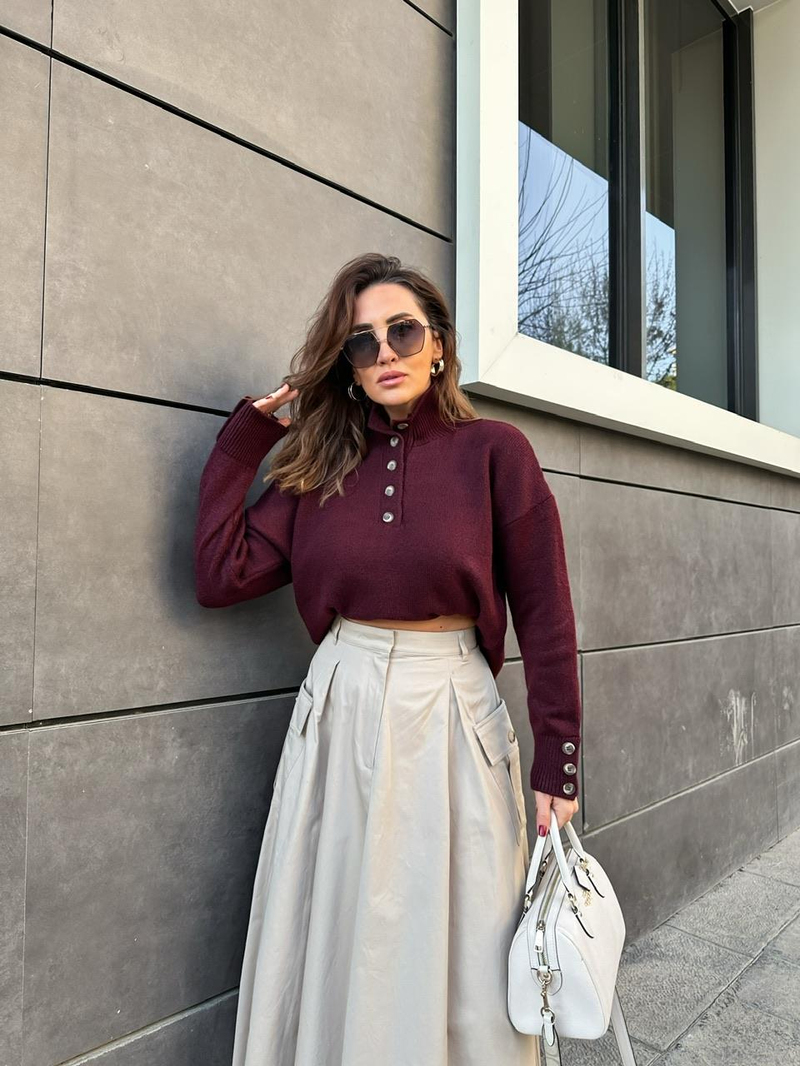 Bordo Yakası Ve Kolları Düğmeli Kazak