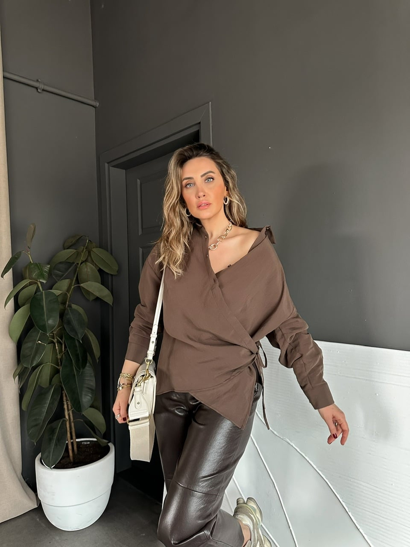 Kahve Çizgili Bağlamalı Tensel Gömlek
