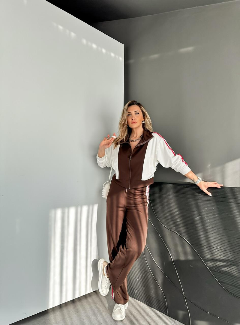 Kahve Kırmızı Şeritli Spor Takım