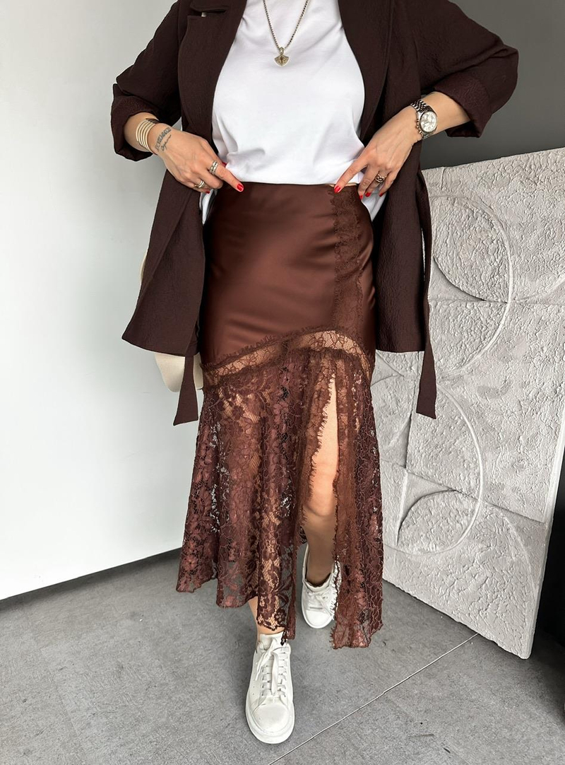 Kahve Yırtmaçlı Dantelli Saten Etek