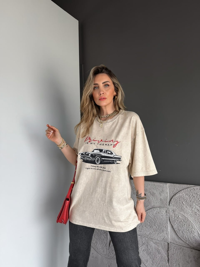 Krem Kırmızı Yazılı Arabalı Tshirt
