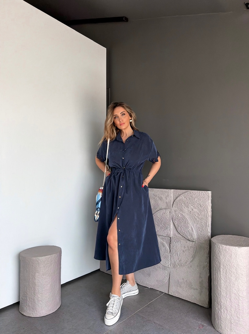 Lacivert Taşlanmış Kolları Nakışlı Elbise