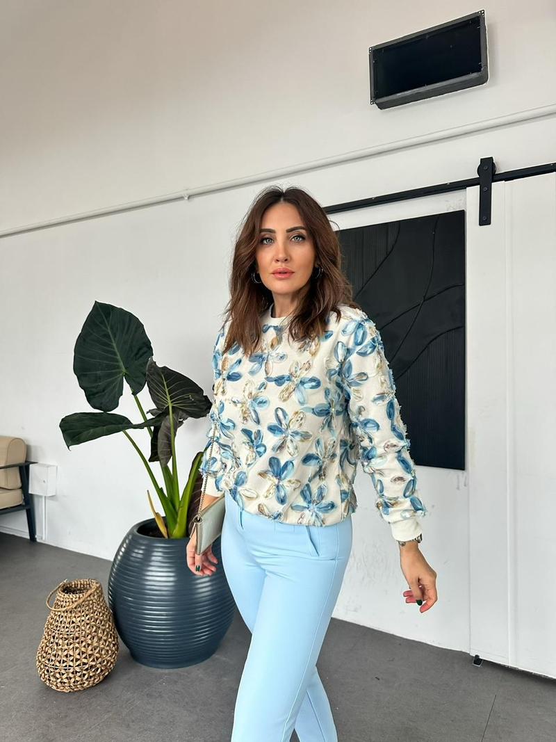 Mavi Çiçek Ve Pul İşlemeli Sweatshirt