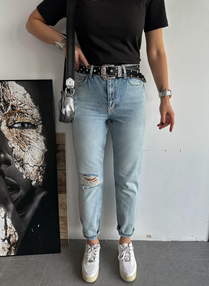 Mavi Yırtık Detaylı Premium Jean