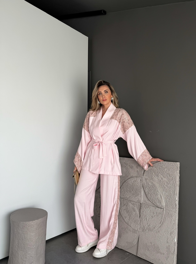 Pembe Pul İşlemeli Kuşaklı Şık Takım
