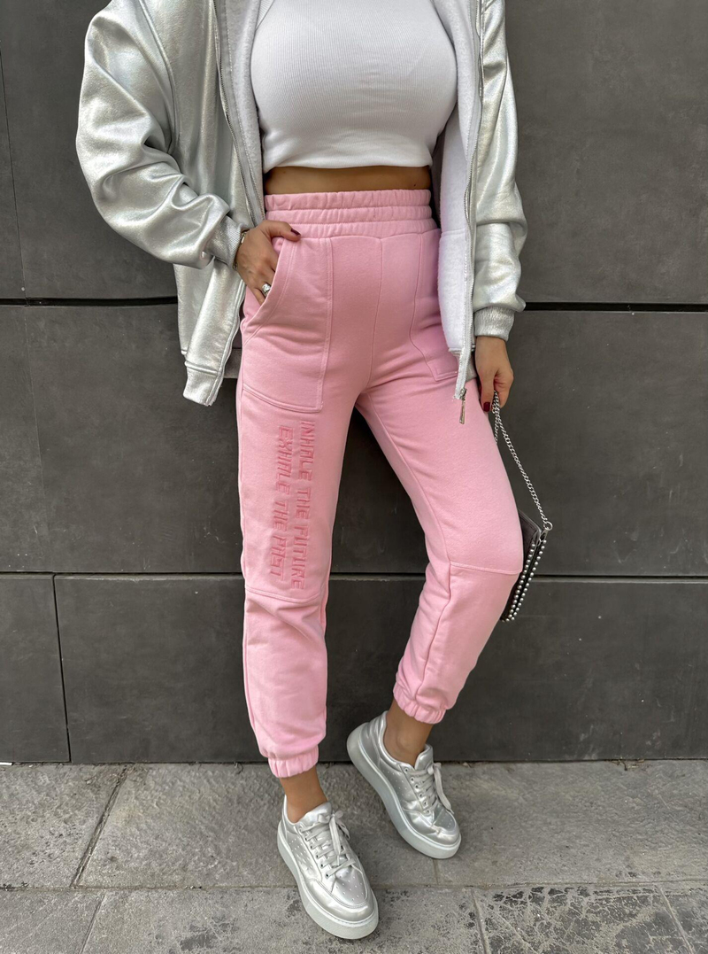 Pembe Yazı Detaylı Lastikli Eşofman