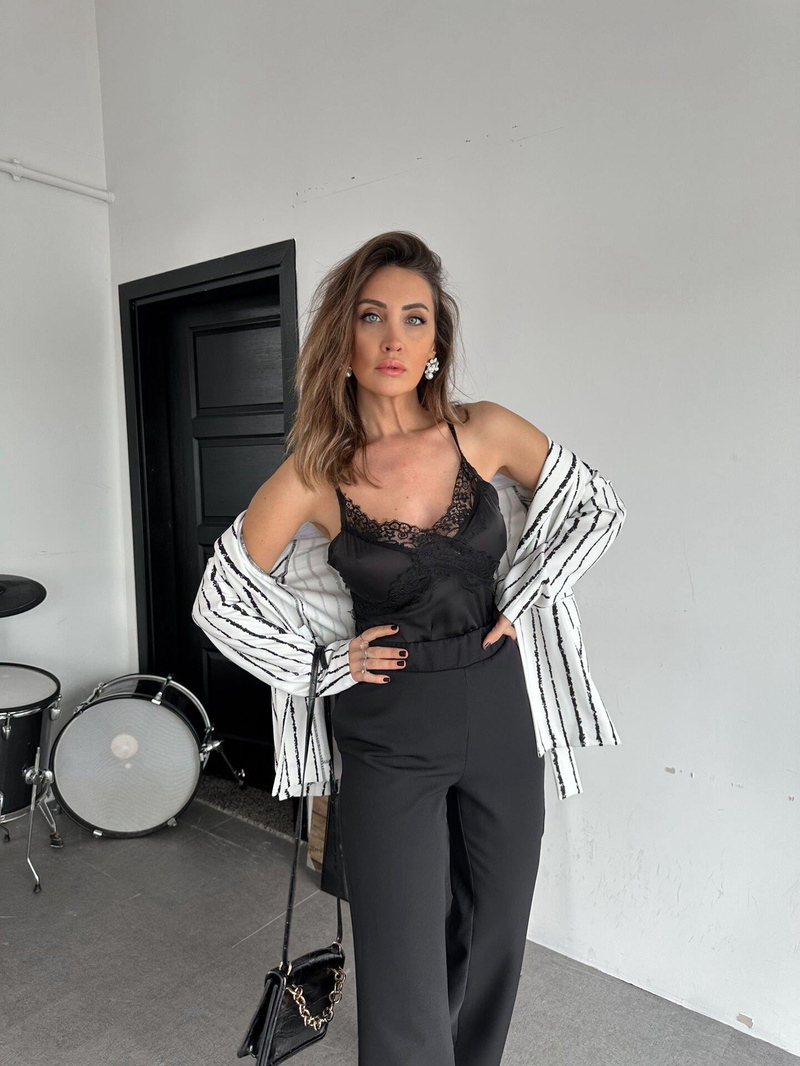 Siyah Dantel Detaylı Saten Bluz