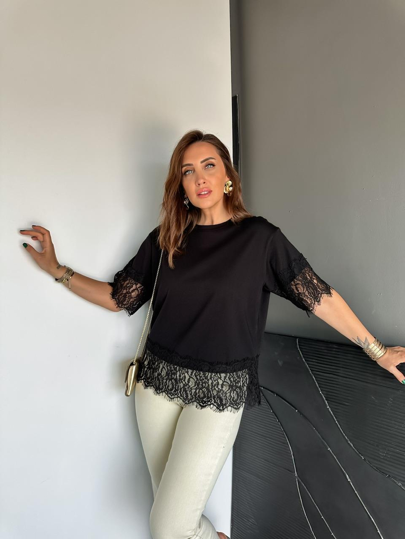 Siyah Dantel Parçalı Orijinal Tshirt