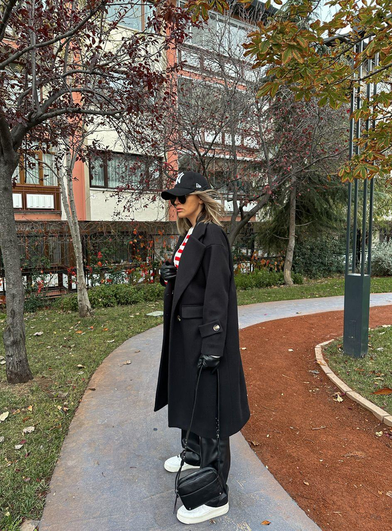 Siyah Dört Düğme Kaşe Kaban