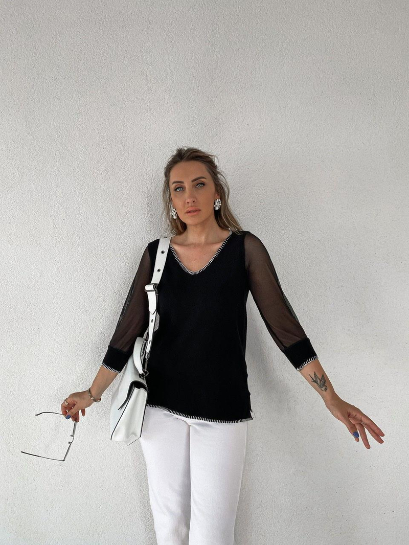 Siyah İşlemeli Kolları Tüllü Triko