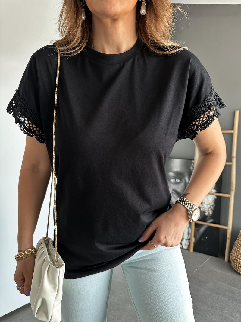 Siyah Kolları Dantelli Tshirt