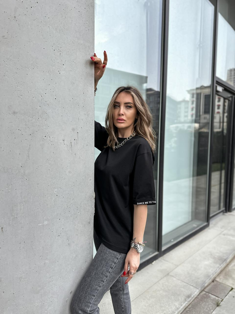 Siyah Kolu Yazılı Cotton Tshirt