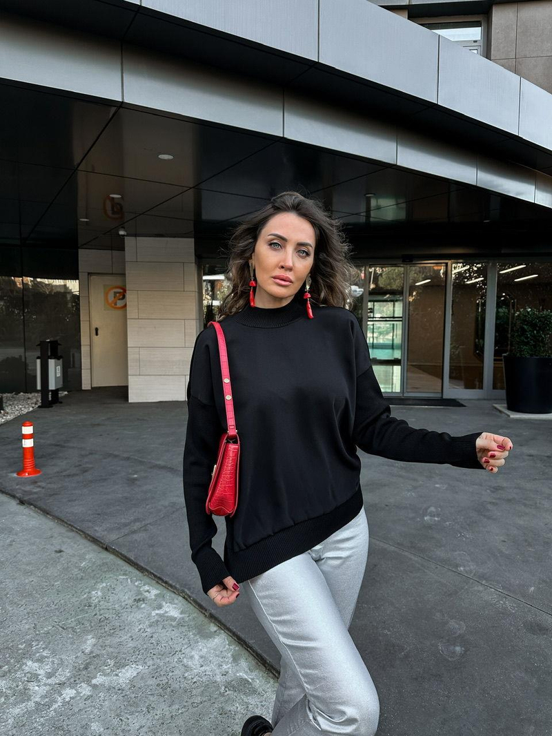 Siyah Krep Detaylı Triko