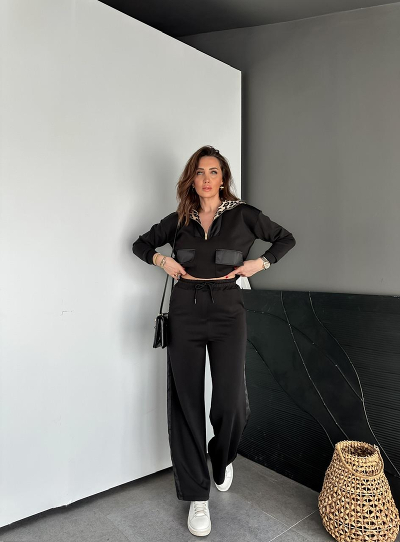 Siyah Leopar Detaylı Yakası Fermuarlı Takım