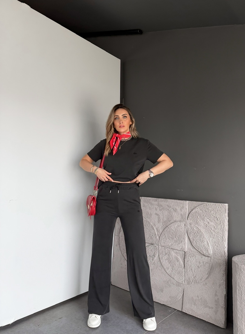 Siyah Logolu Pike Takım