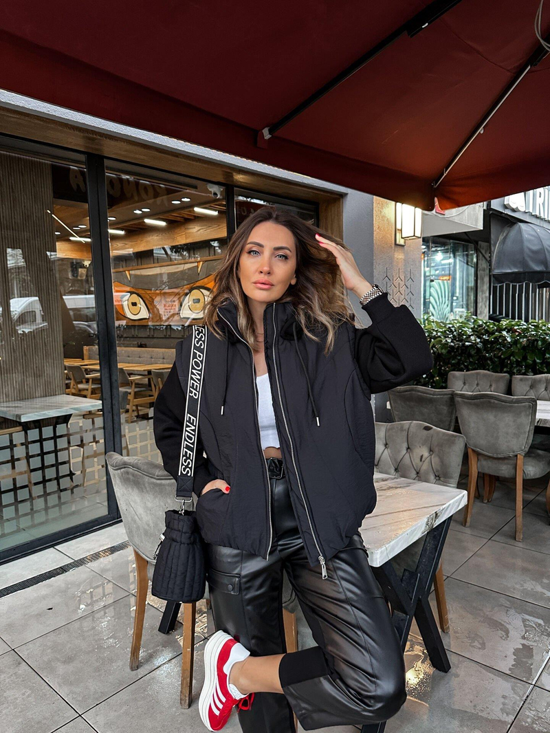 Siyah Sweat Detaylı Premium Mont
