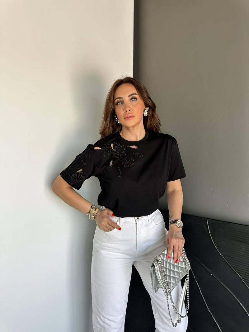 Siyah Tek Omzu Nakışlı Tshirt
