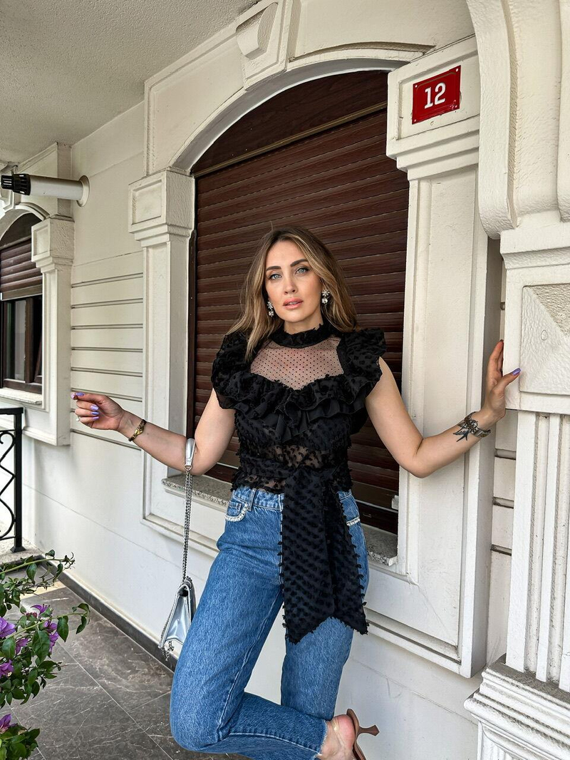 Siyah Volanlı Dantelli Bluz