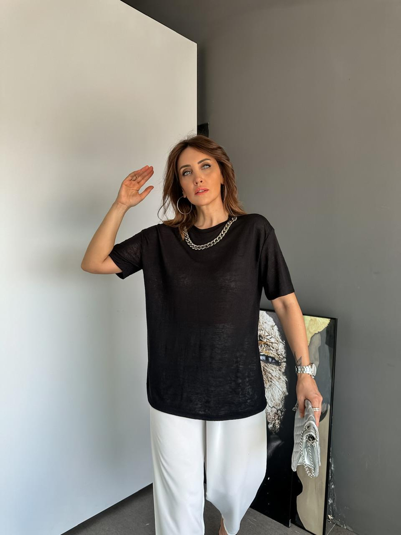 Siyah Zincir Kolyeli Tshirt