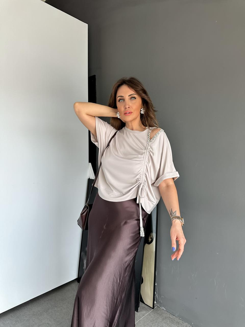 Taş Omzu Taşlı Büzgülü Tshirt