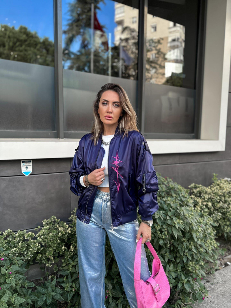 Yazı Detaylı Tasarım Bomber Mont