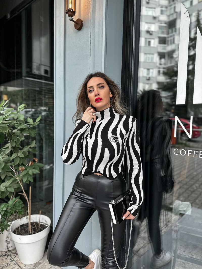 Zebra Desenli Bel Detaylı Kazak