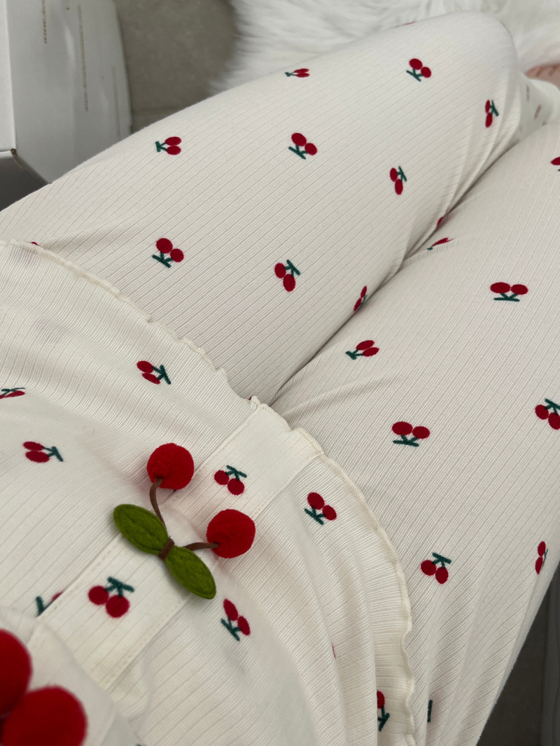 Kiraz Desenli Ekru Uzun Kollu Pijama Takımı