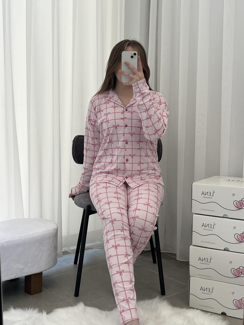 Pembe Fiyonk Desenli Boydan Düğmeli Pijama Takımı
