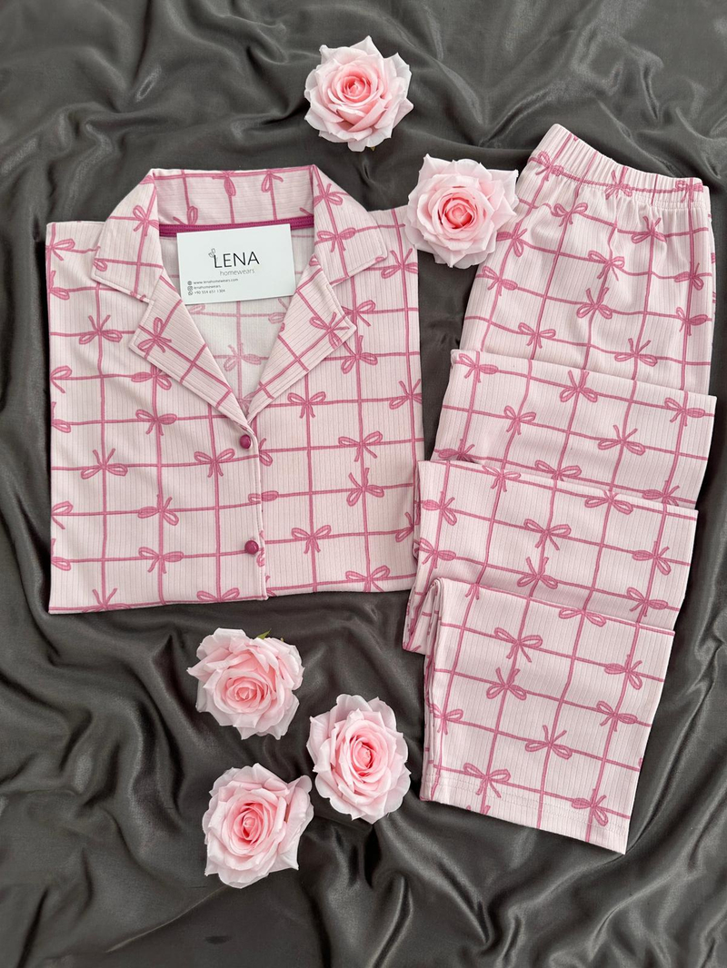 Pembe Fiyonk Desenli Boydan Düğmeli Pijama Takımı