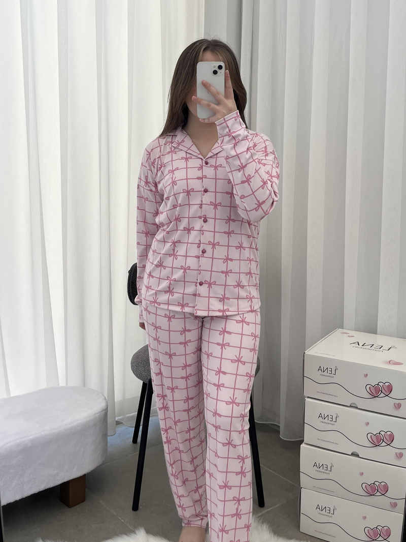 Pembe Fiyonk Desenli Boydan Düğmeli Pijama Takımı