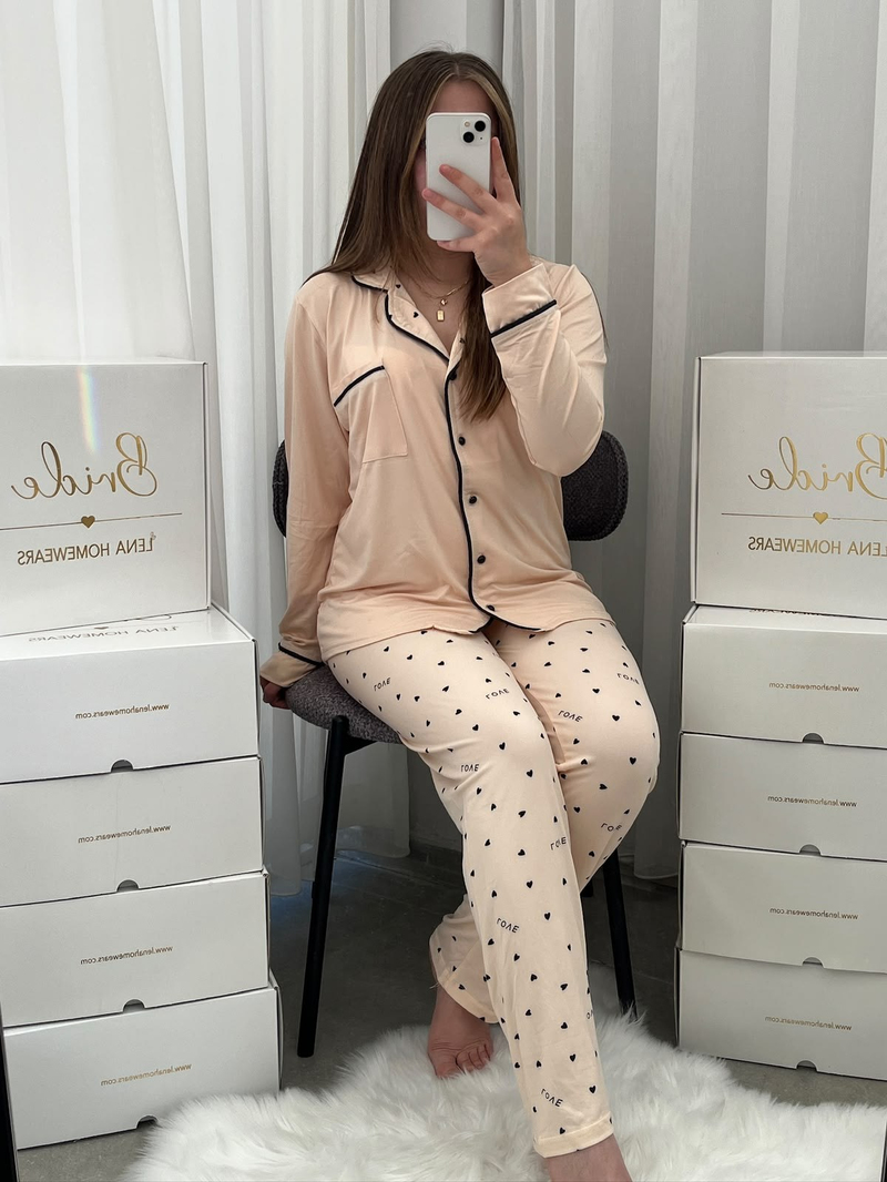 Siyah Kalp ve Love Desenli Şeftali Milan Uzun Kollu Pijama Takımı