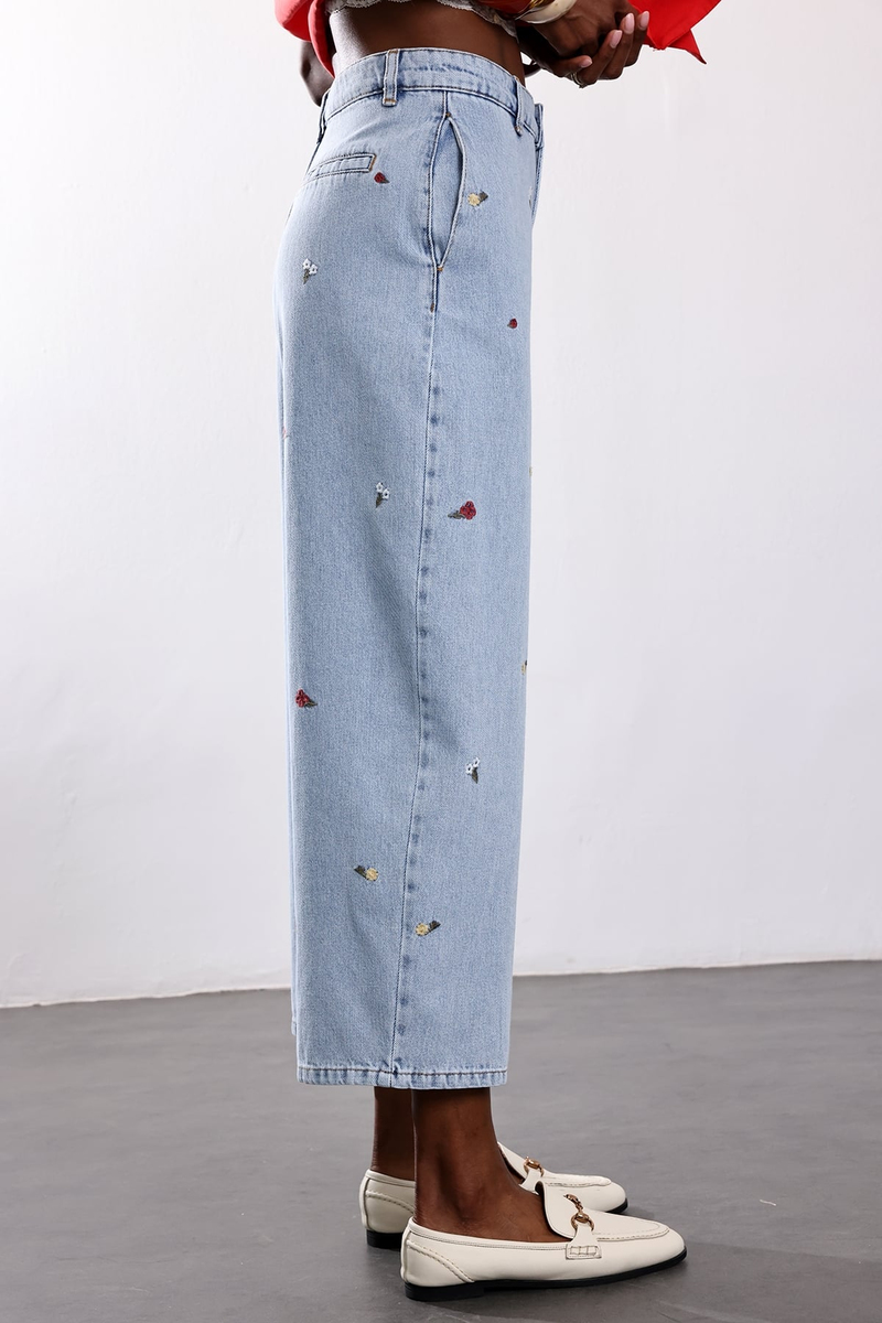 Açık Mavi Çiçek Nakış İşlemeli Baggy Jean 