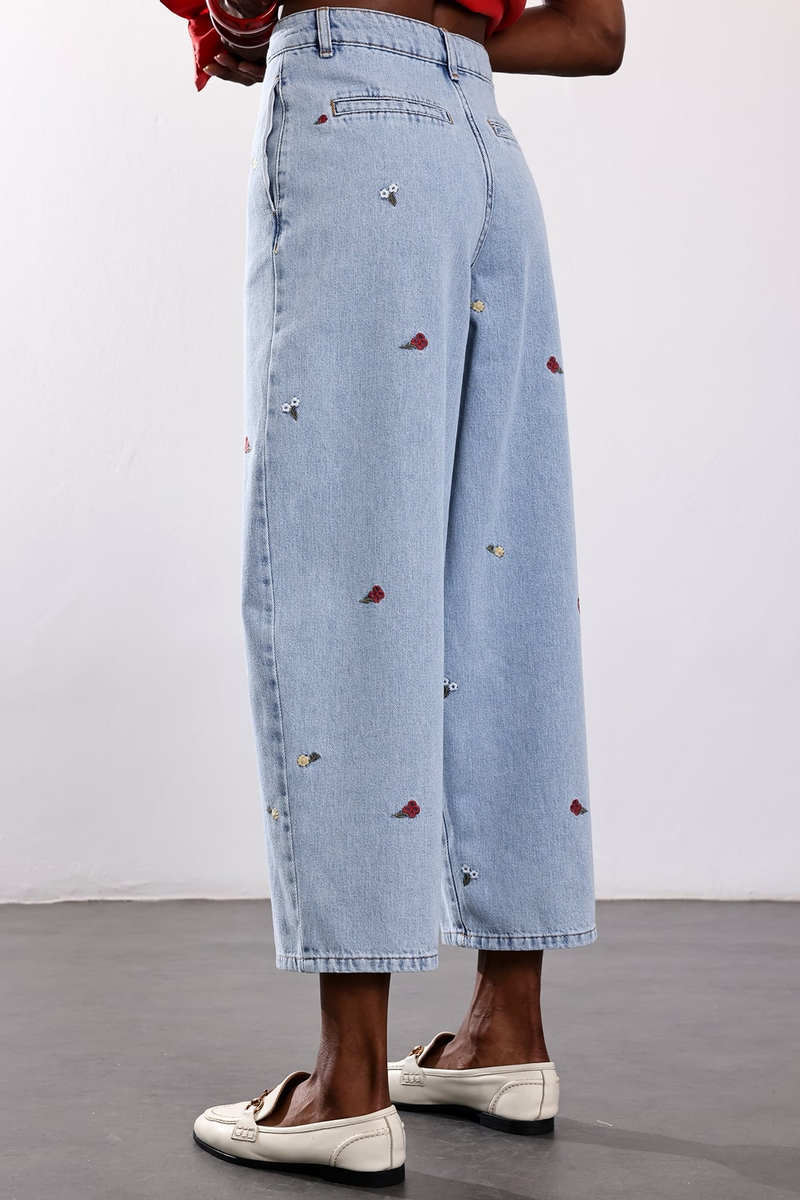 Açık Mavi Çiçek Nakış İşlemeli Baggy Jean 