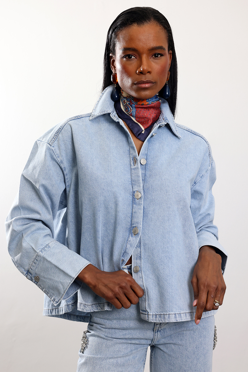 Açık Mavi Geniş Manşetli Denim Gömlek 