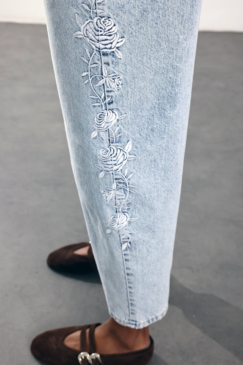 Açık Mavi Yanları Çiçek Nakışlı Barrrel Jean 1019