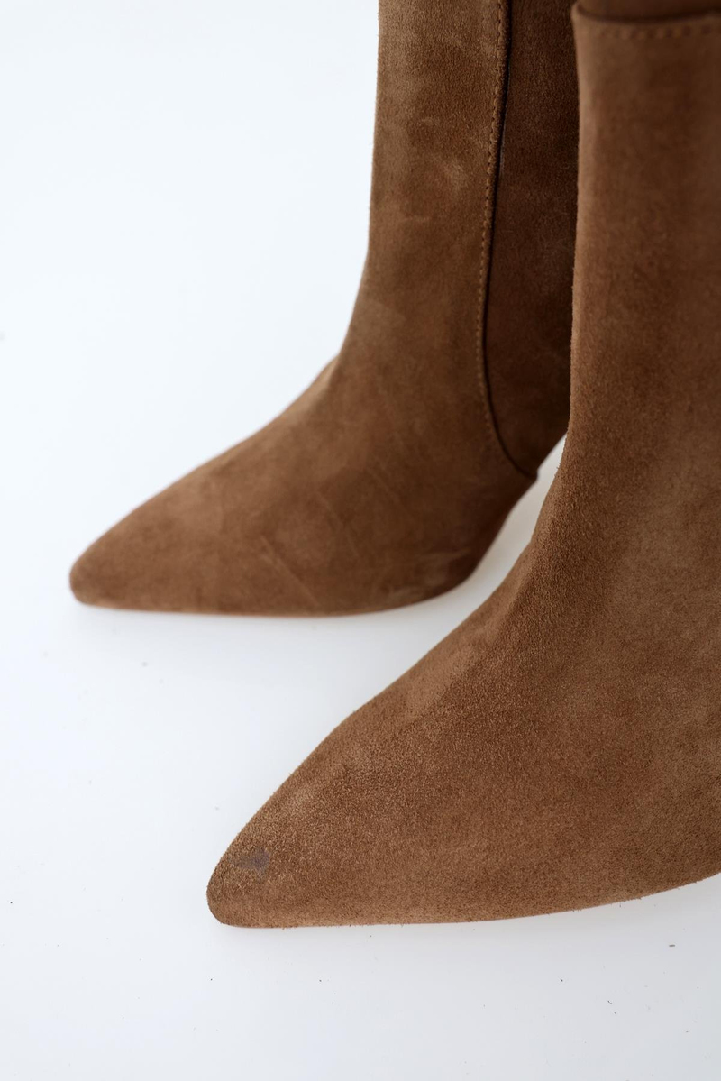 Bal Süet Sivri Burun Topuklu Bot 24332