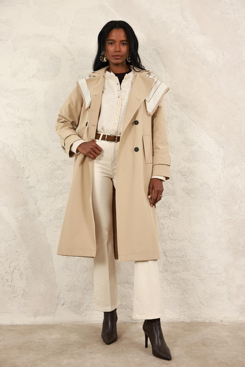 Bej Fularlı Trençkot 