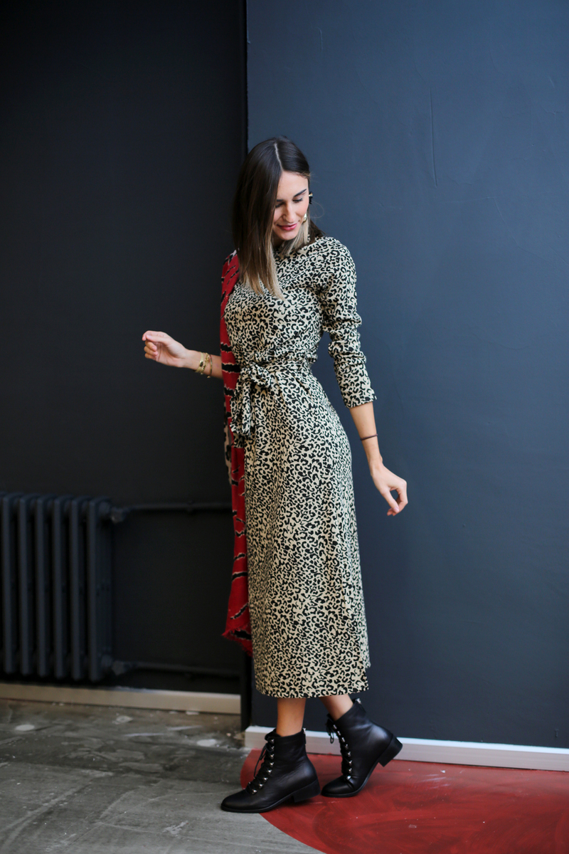 Bej Leopar Desen Elbise