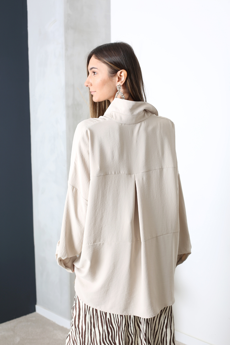 Bej Oversize Yandan Yırtmaçlı Gömlek 4465
