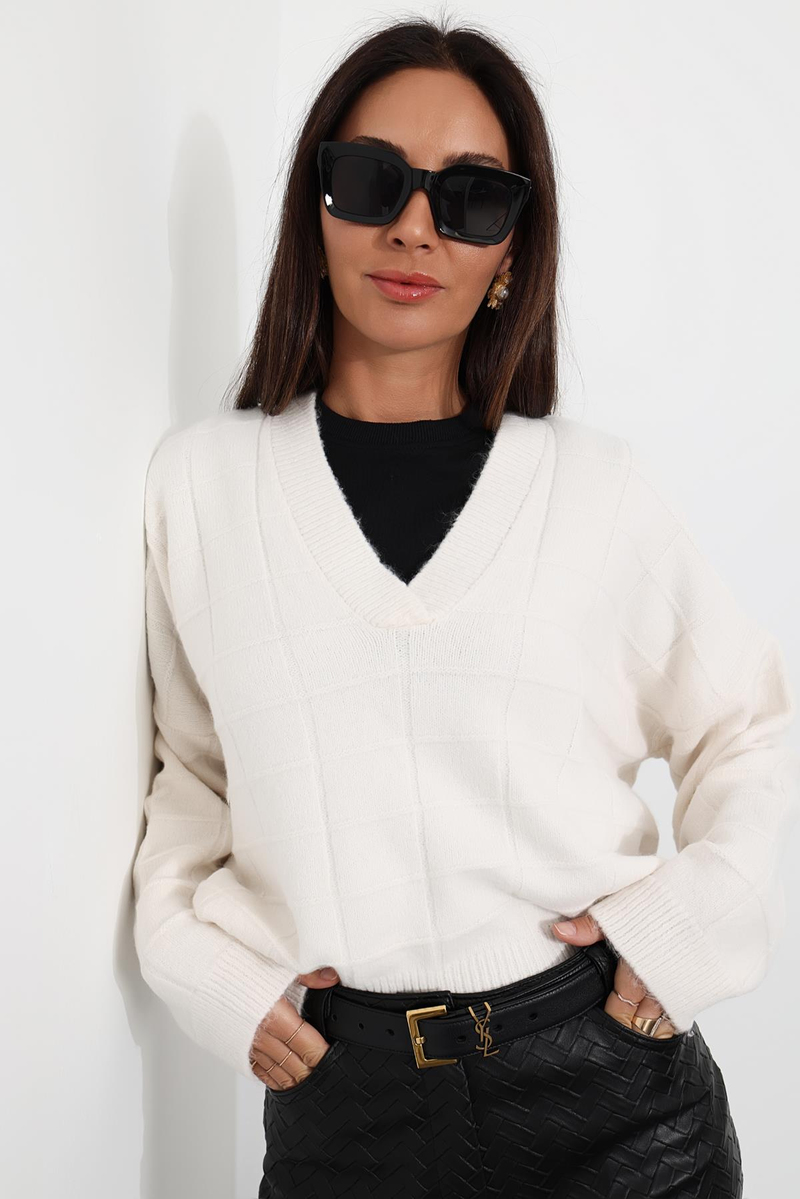 Bej V Yaka Oversize Kazak 231028