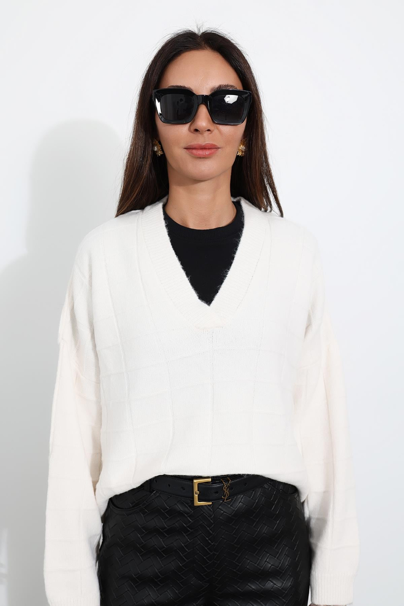 Bej V Yaka Oversize Kazak 231028