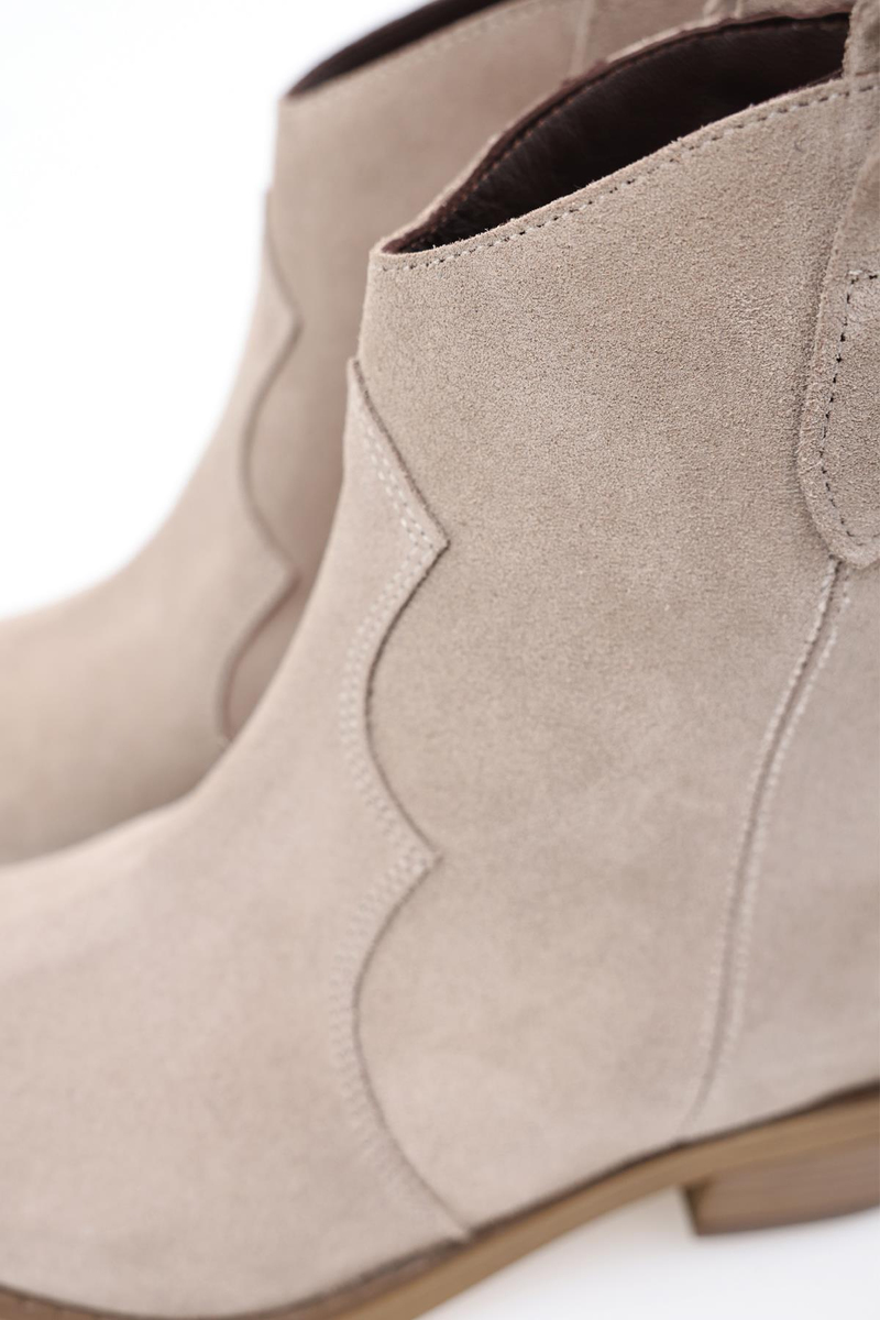 Bej Western Bot 122601