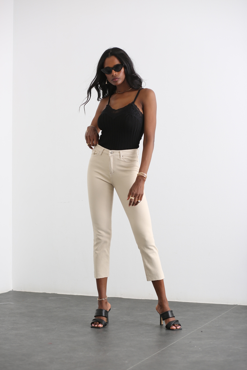 Bej Yüksek Bel Taşlandırılmış Boyfit Jean 