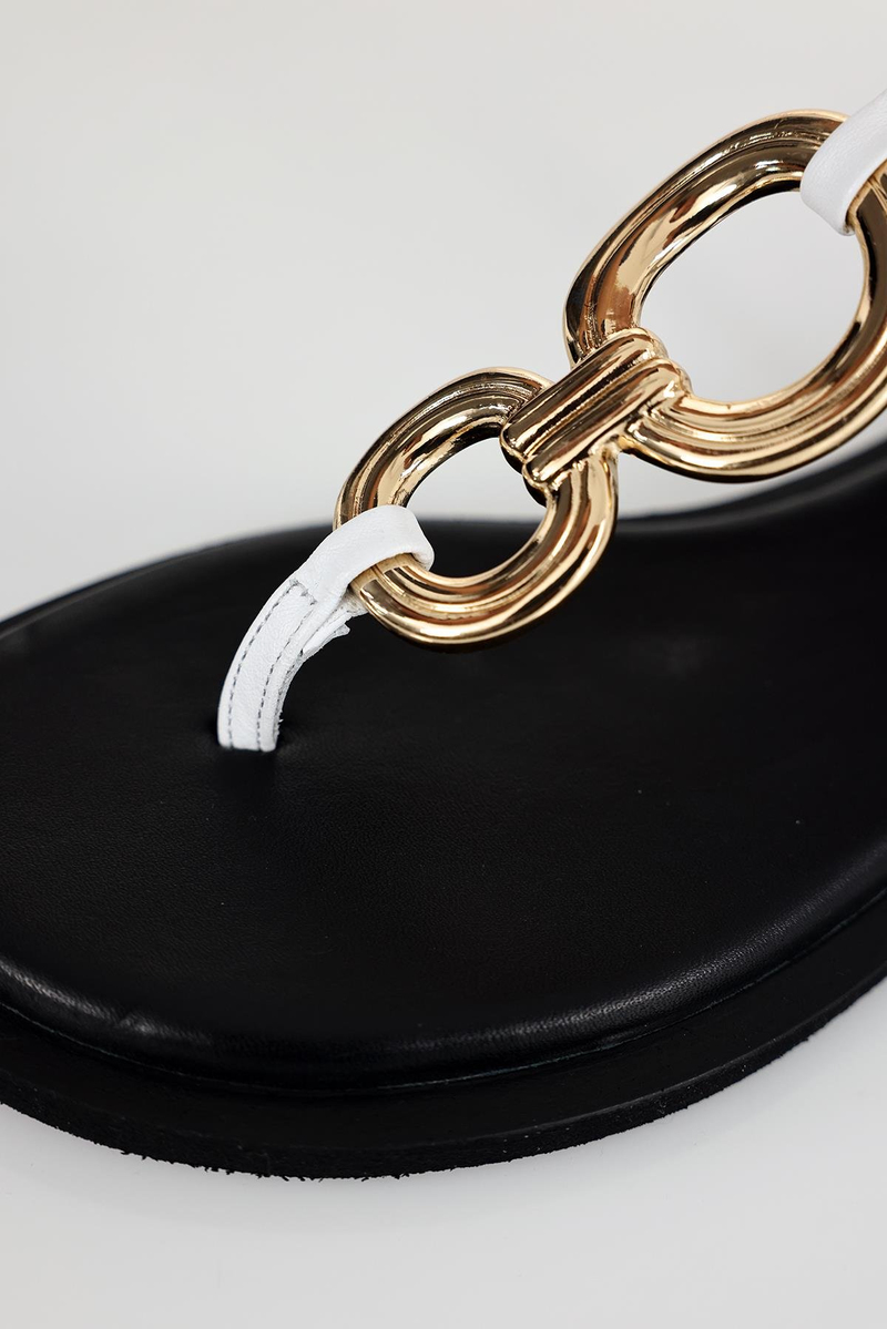 Beyaz Aksesuarlı Parmak Arası Sandalet 46102