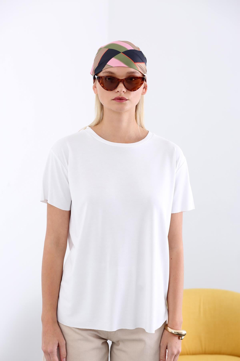 Beyaz Altı Kesik Modal Tshirt 