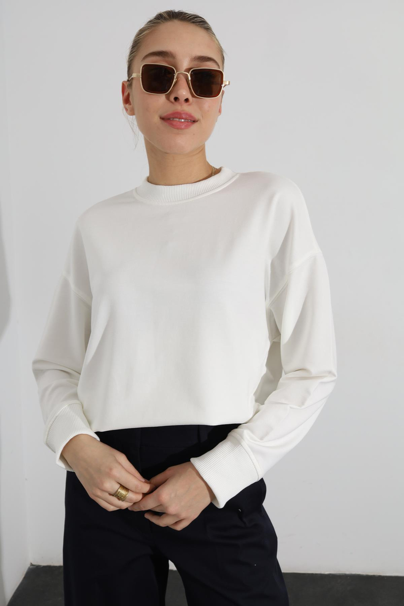Beyaz Bisiklet Yaka Basic Sweatshirt 9002