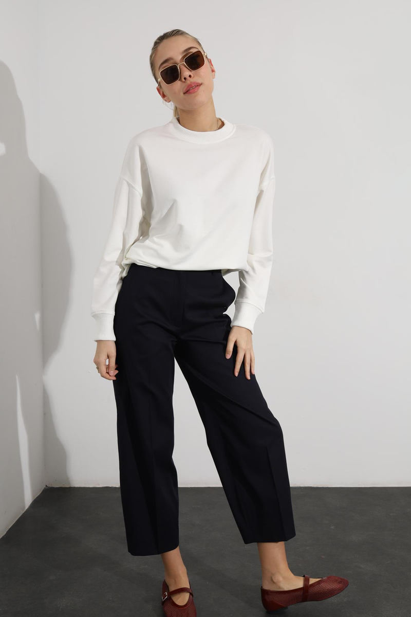 Beyaz Bisiklet Yaka Basic Sweatshirt 9002
