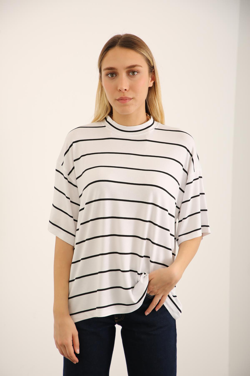 Beyaz Bisiklet Yaka Çizgili Tshirt 